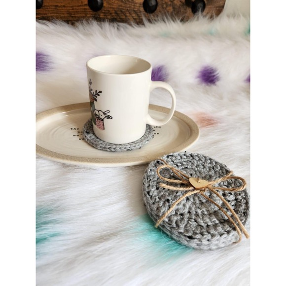 round gray crochet coaster by MerakiMimos  made‎ with  acrylic yarn - Picture 2 of 5